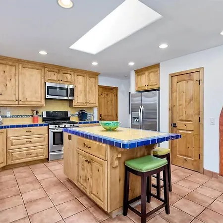 Great Group Retreat! Hacienda Decor, Spacious Floor Plan, Private Backyard